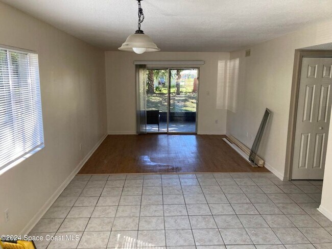 Building Photo - 2380 Fox Hollow Dr