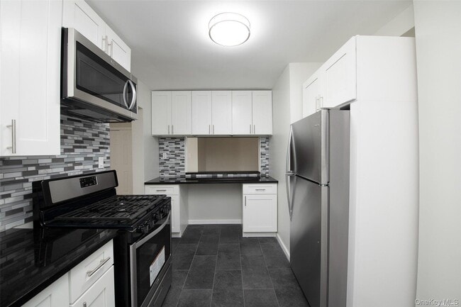 Foto del edificio - 94-30-94-60 60th Ave