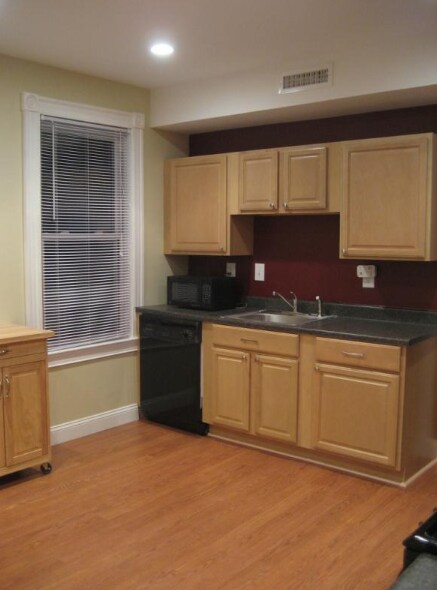 Primary Photo - 12 Bucknam St