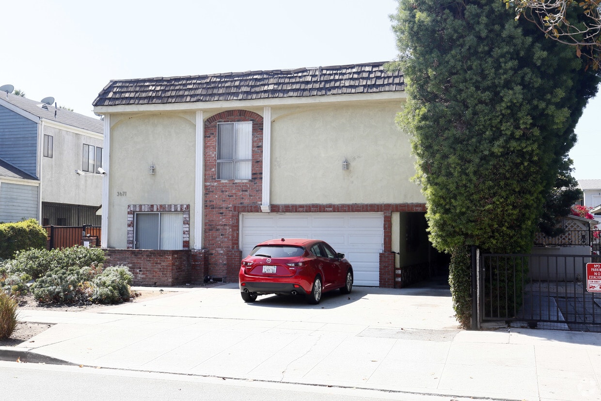 Building Photo - 3671 Mentone Ave