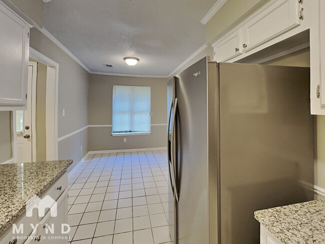Building Photo - 7844 Meadow Trail Dr