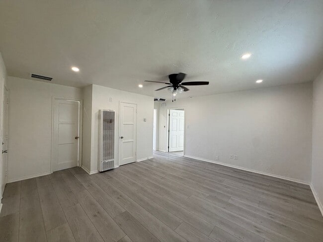 Building Photo - 2634 Desert St