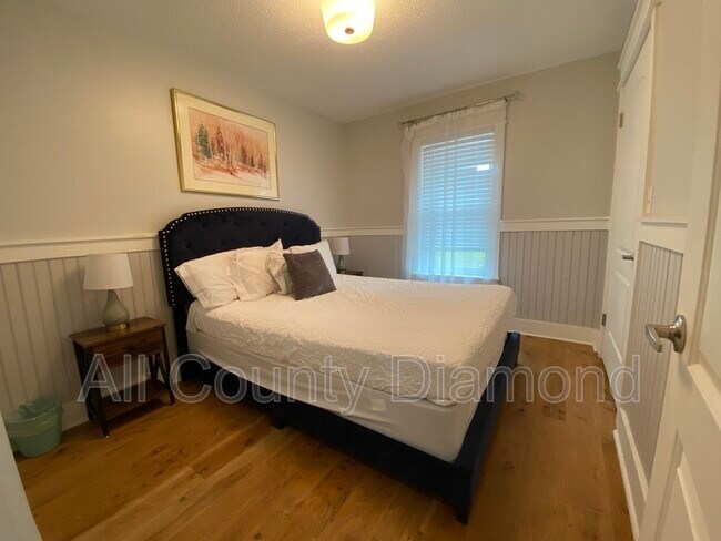 Foto del edificio - 704 Water Oak Dr