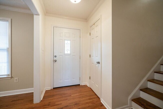 Building Photo - 1230 Fernwood Dr