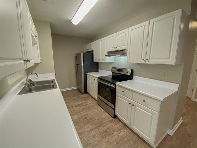 Building Photo - 2416 Manzanita Ct