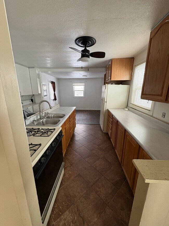 Foto del edificio - 313 E North St