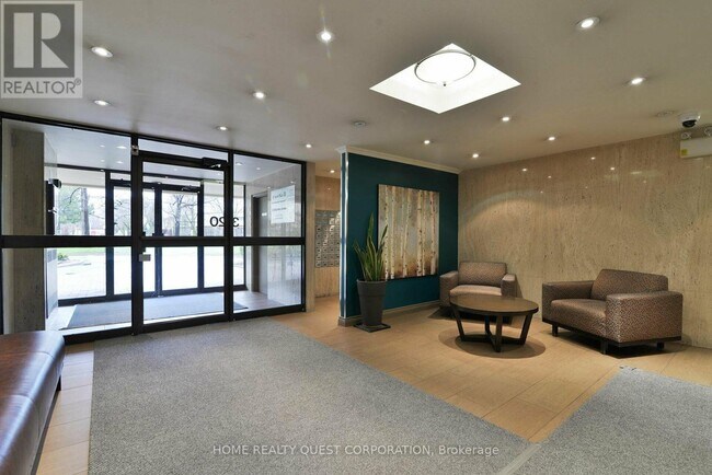 Photo du bâtiment - 3120-3120 Kirwin Ave