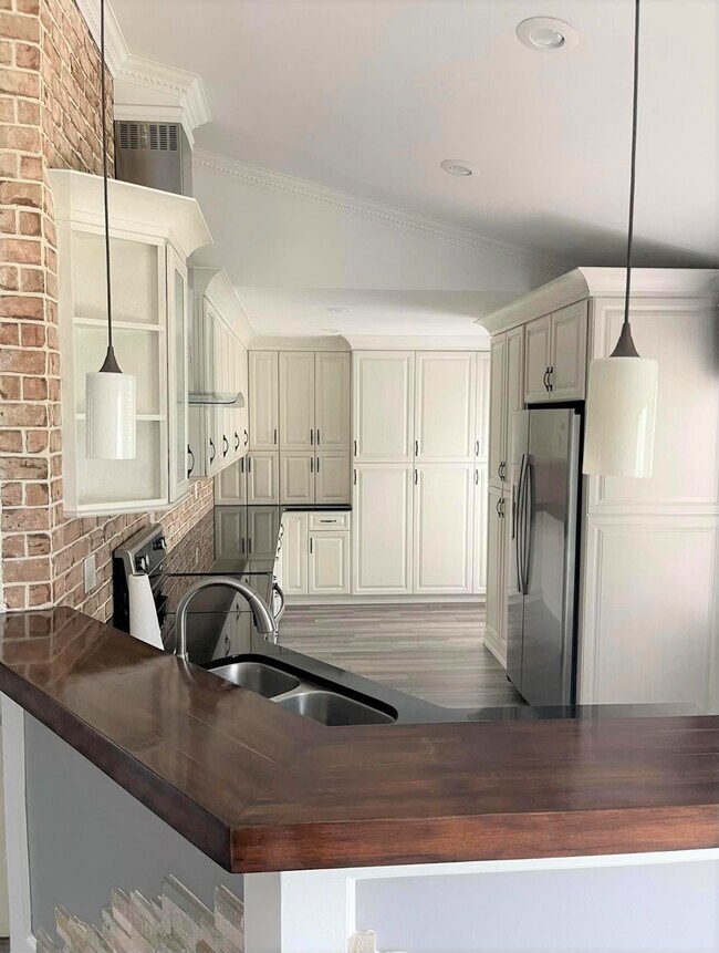 Kitchen - 6008 Brick Landing Dr