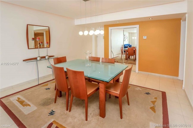 Building Photo - 1 br, 1.5 bath  - 5000 Collins Ave # 16