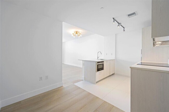 Foto del edificio - 501 NE 31st St