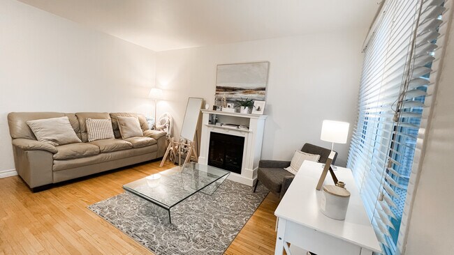 Building Photo - 743 Rue Grégoire