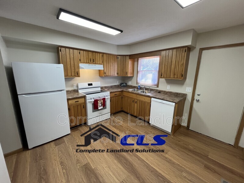 Primary Photo - 1717 E Southern Manor Dr