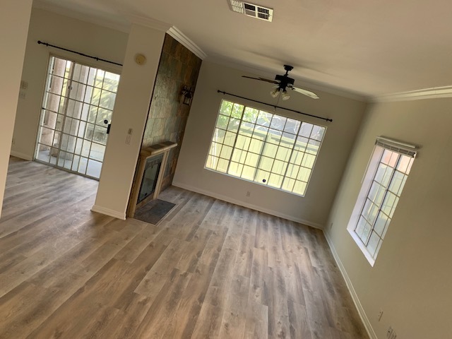 Open and bright with new blinds - 18319 Hart St