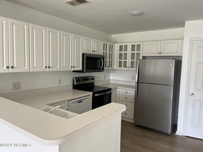Building Photo - 4136 Breezewood Dr
