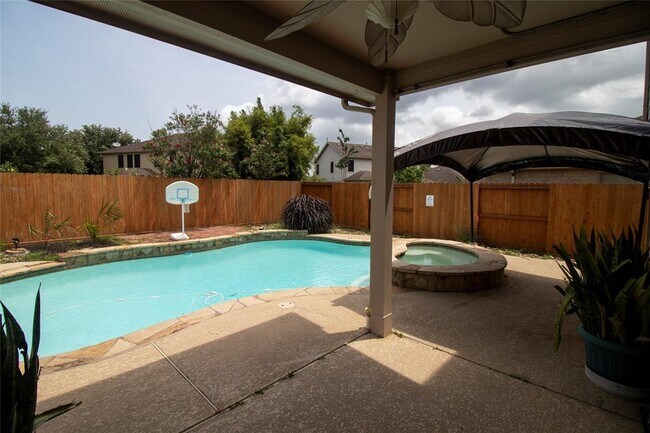 Foto del edificio - 21534 Pointed Oak Ln