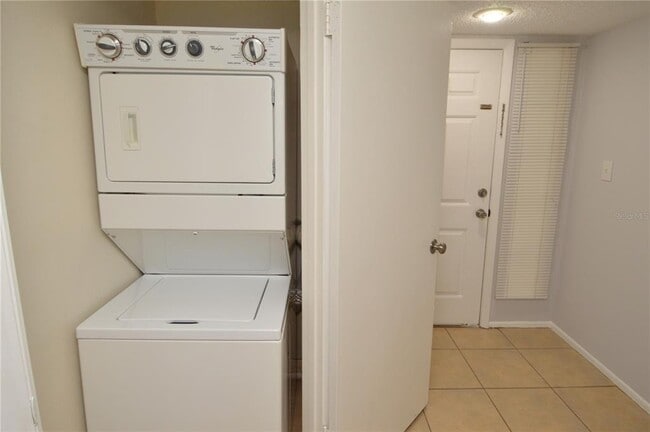 Building Photo - 8630 Mallard Reserve Dr