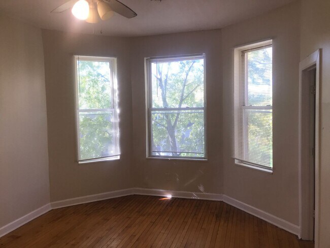 Foto del edificio - 1243 S Karlov Ave