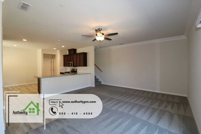 Building Photo - 806 Mission De Oro. Washer/Dryer is includ...