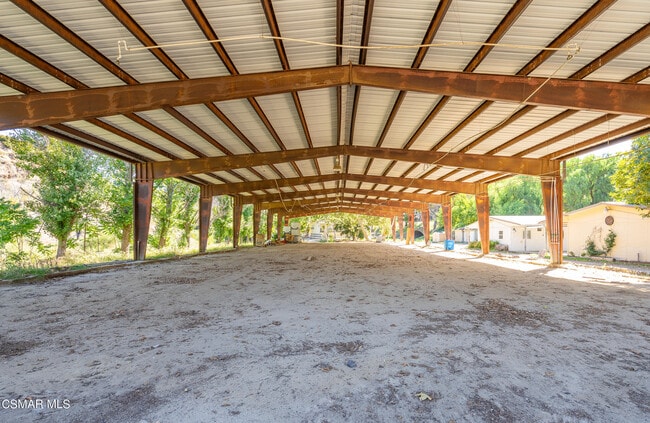 Building Photo - 2581 Kanan Rd
