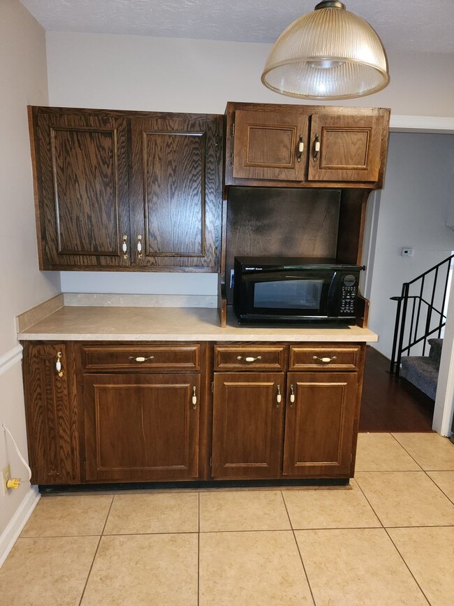 Building Photo - Charming 4-Bedroom Home with Enclosed Porc...