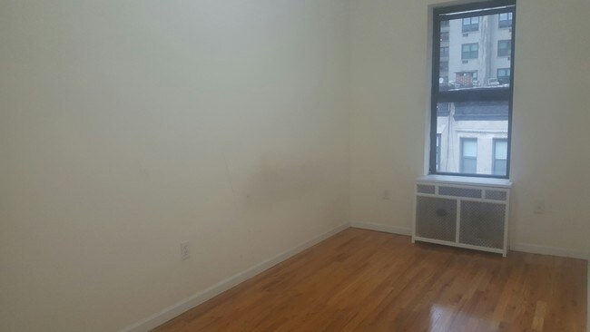 Building Photo - 250 W 102ND St