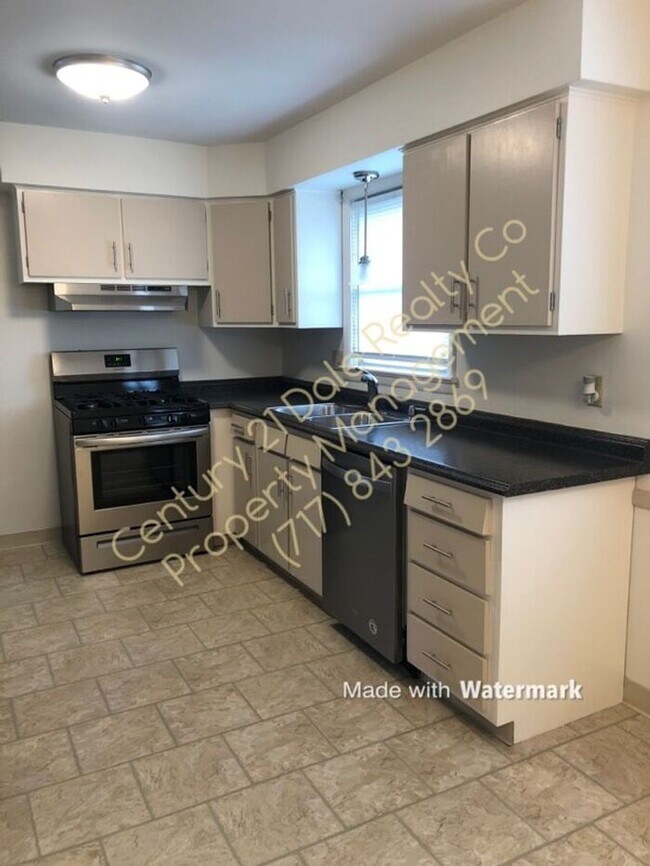 Foto del edificio - 2461 Middle St