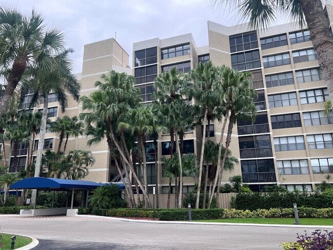 Building Photo - 16300 Golf Club Rd