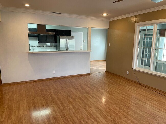 Foto del edificio - Nor Cal Realty, Inc - 3 bedroom 2 bath house with 2 car garage.