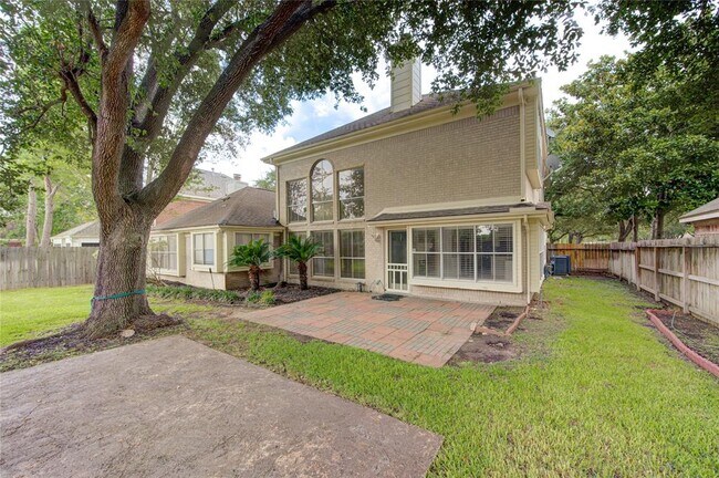 Foto del edificio - 1526 Forest Home Dr