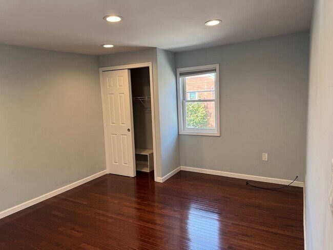 Building Photo - 4416 Plummer St