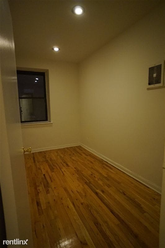 Building Photo - 160 Bleecker St