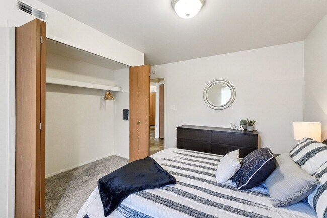 Foto del edificio - Eastwood Village Apartments