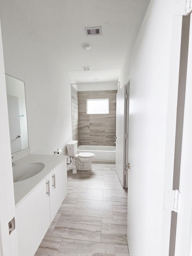 Foto del edificio - 9625 Habitat St