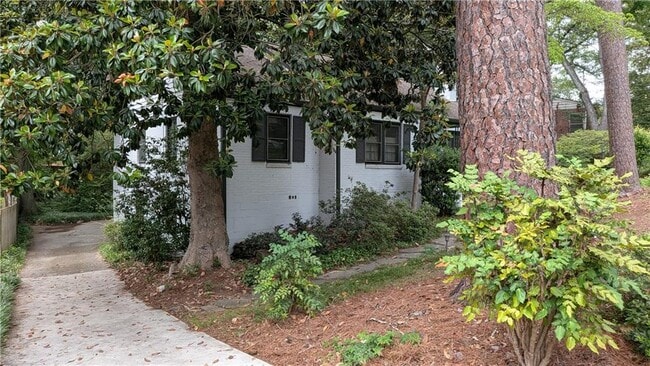 Building Photo - 4300 Rickenbacker Way NE