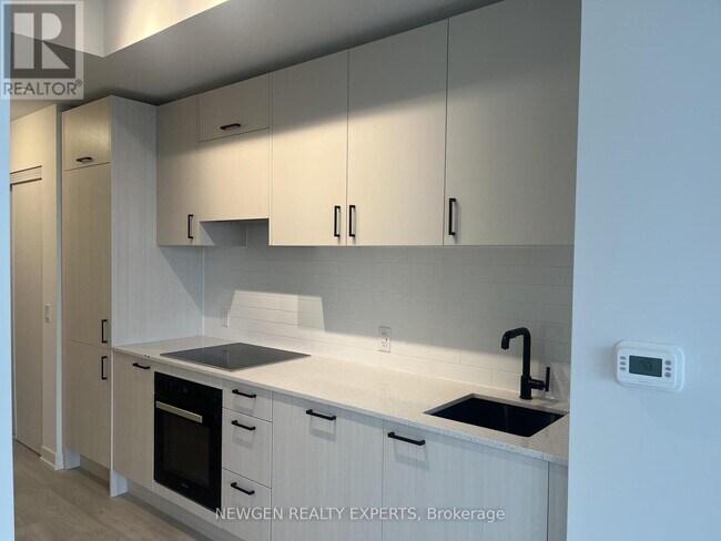 Building Photo - 5 Quarrington Ln