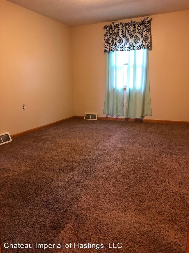 Building Photo - 3 br, 1 bath House - 210 Wst 10th