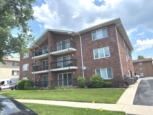 Building Photo - 9529 Minnick Ave