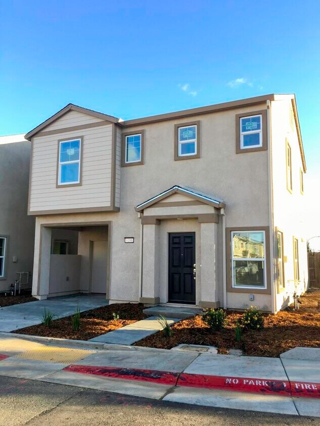 8100 Creeping Willow Ln, Sacramento, CA 95828 House Rental in