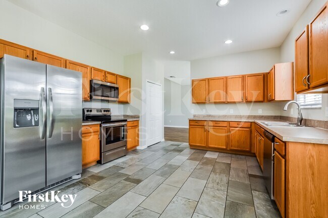 Foto del edificio - 733 Wildflower Rd