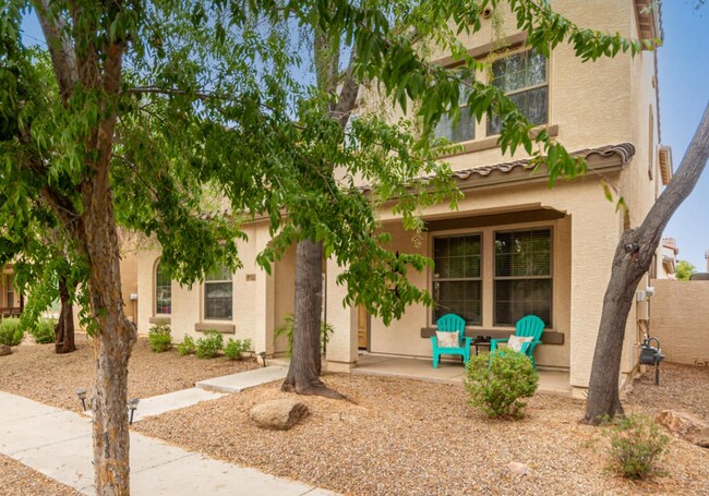 Foto del edificio - Amazing 4 bedroom In Lyons Gate!