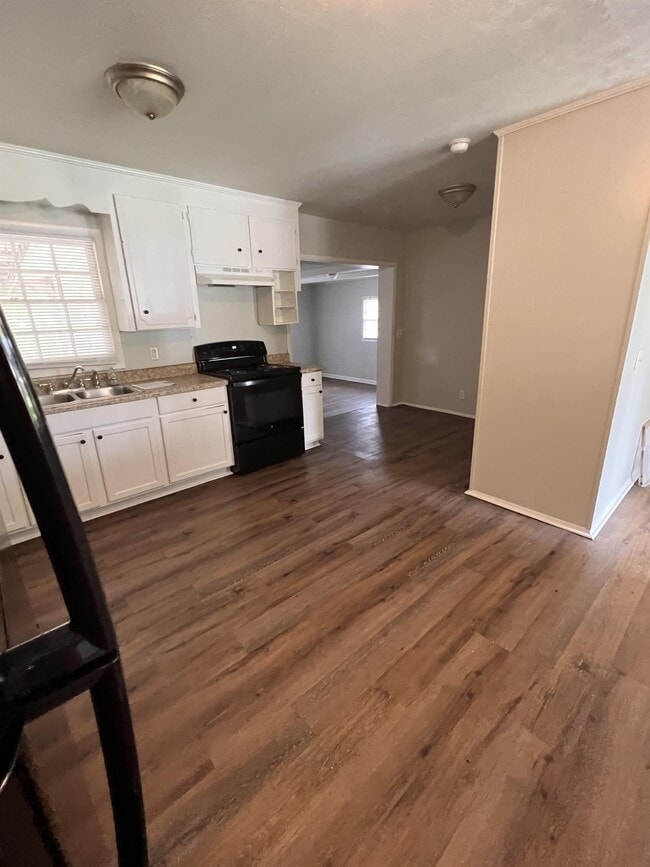 Foto del edificio - 106 Whiteoak Cir