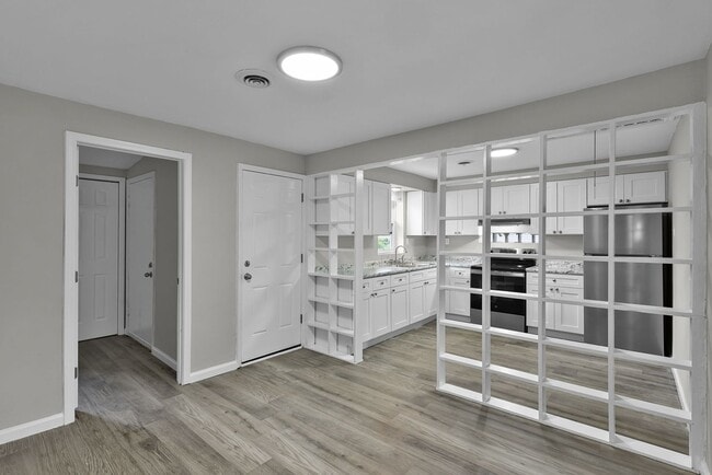 Foto del edificio - Spacious 3 Bed 1 Bath Home