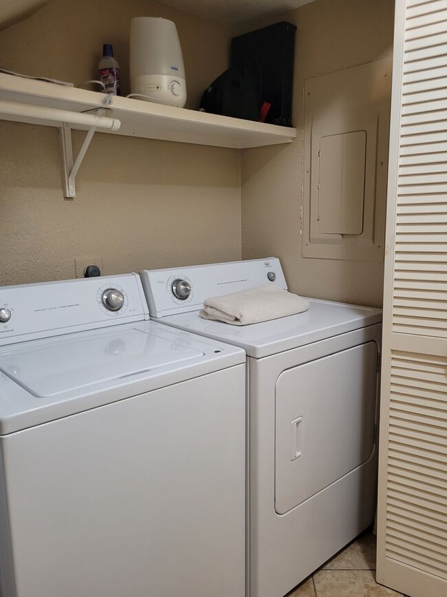 Foto del edificio - Two Bedroom Condo Near Seasonal Creek