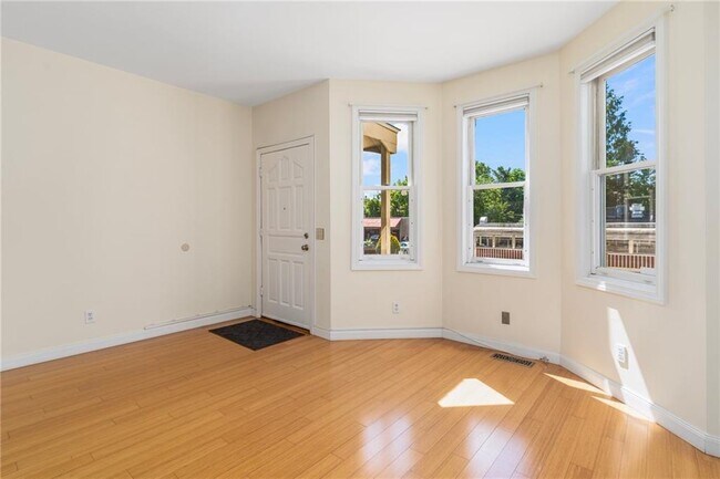 Foto del edificio - 1377 Westminster St