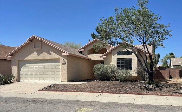Primary Photo - 2770 W Camino De La Joya