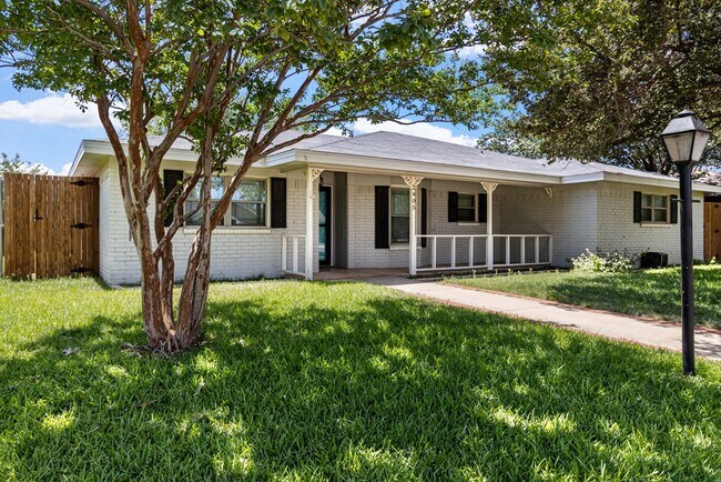 Foto del edificio - 2405 Emerson Ct