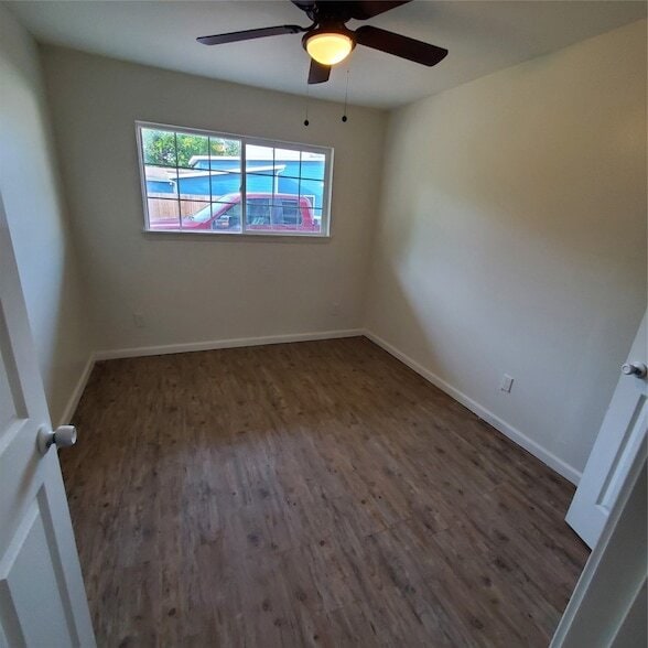 Foto del edificio - 4205 Metropolitan Ave