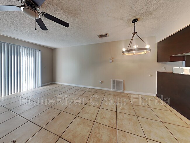 Building Photo - 609 Anderson Dr
