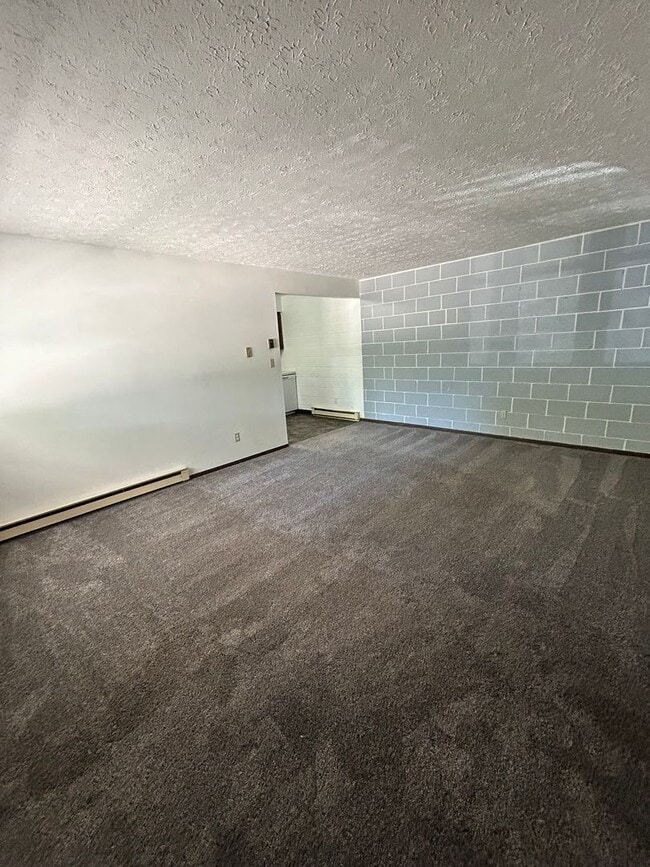 Building Photo - Two Bedroom Apartment
