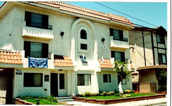 Building Photo - Villa Voiu
